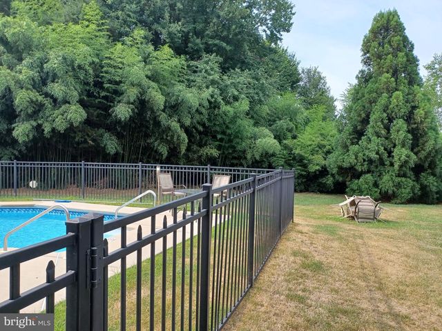 28 MANCHESTER RD, Mount Holly, NJ 08060