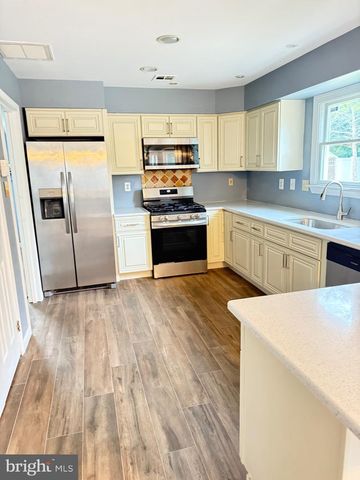 28 MANCHESTER RD, Mount Holly, NJ 08060