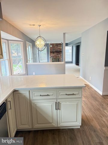 28 MANCHESTER RD, Mount Holly, NJ 08060