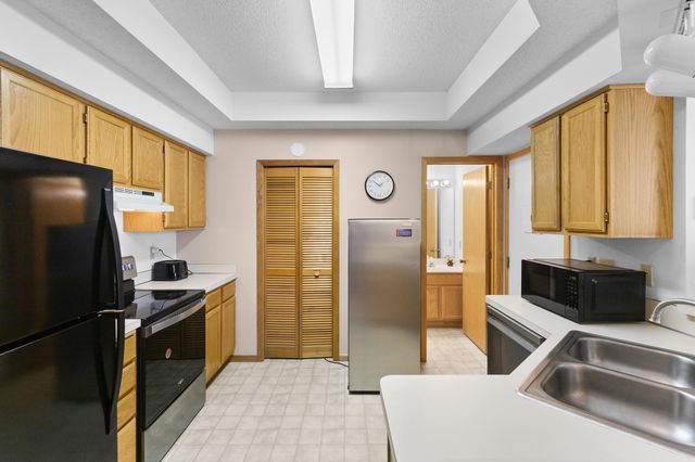 526 Lovell Avenue 6, Roseville, MN 55113