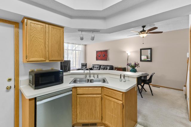 526 Lovell Avenue 6, Roseville, MN 55113