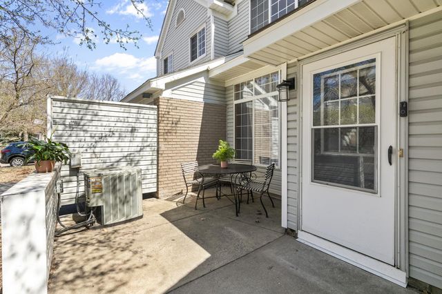 526 Lovell Avenue 6, Roseville, MN 55113