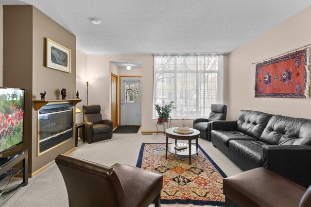526 Lovell Avenue 6, Roseville, MN 55113
