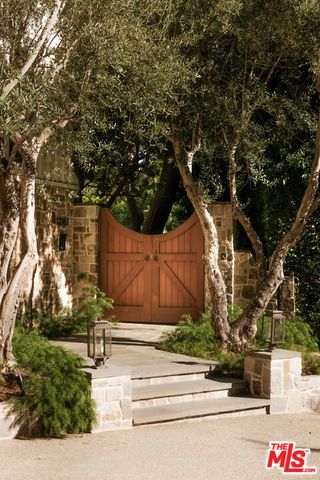 13167 Boca De Canon Lane, Los Angeles, CA 90049