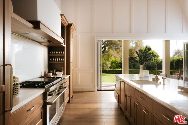 13167 Boca De Canon Lane, Los Angeles, CA 90049