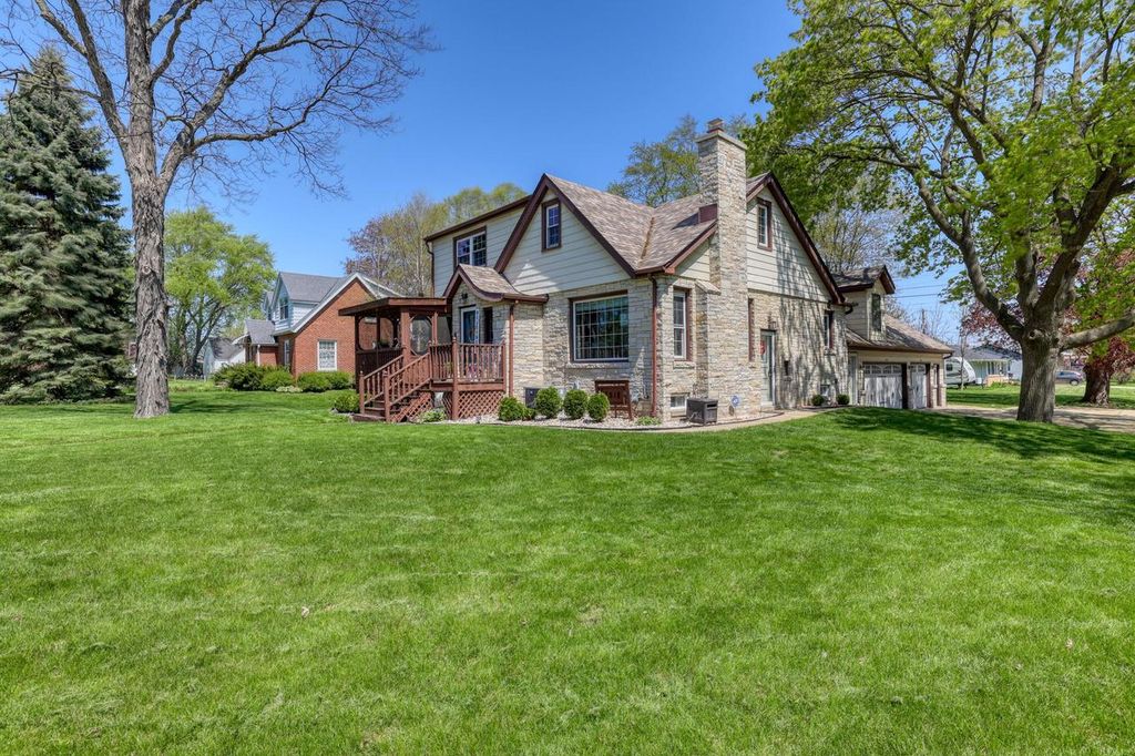 5518 110th STREET, Hales Corners, WI 53130