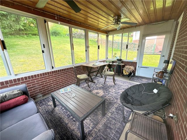 453 Greenlee Rd, Brentwood, PA 15227