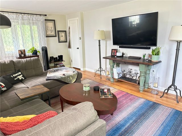 453 Greenlee Rd, Brentwood, PA 15227
