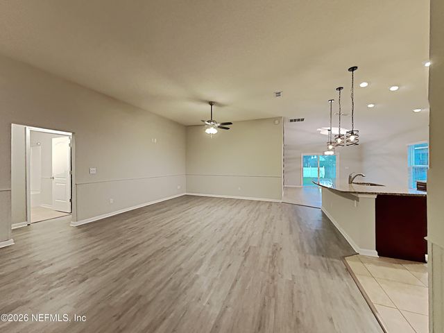 13471 DEVAN LEE Drive E, Jacksonville, FL 32226