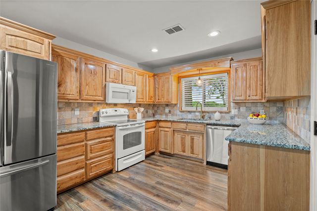 341 Reast Road, Whitesboro, TX 76273