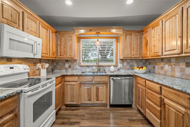 341 Reast Road, Whitesboro, TX 76273