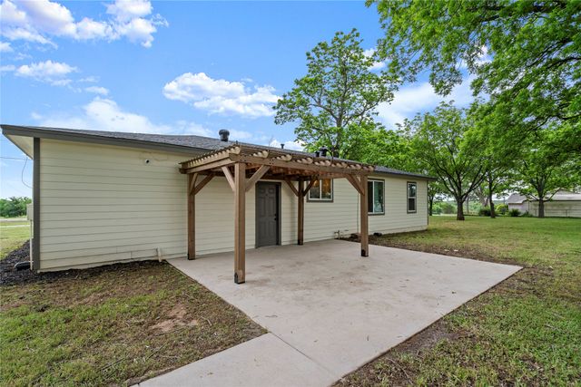 341 Reast Road, Whitesboro, TX 76273
