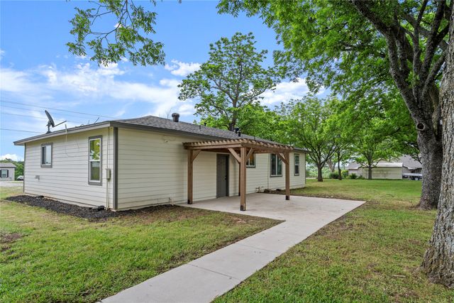 341 Reast Road, Whitesboro, TX 76273