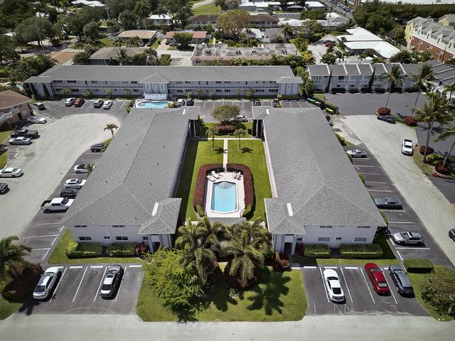 2110 NE 42nd Street 4b, Lighthouse Point, FL 33064