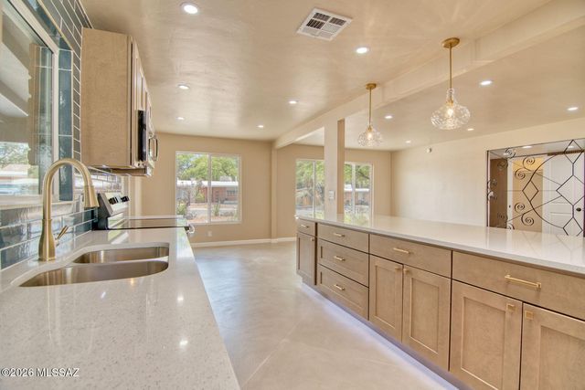 6625 E Paseo San Ciro, Tucson, AZ 85710