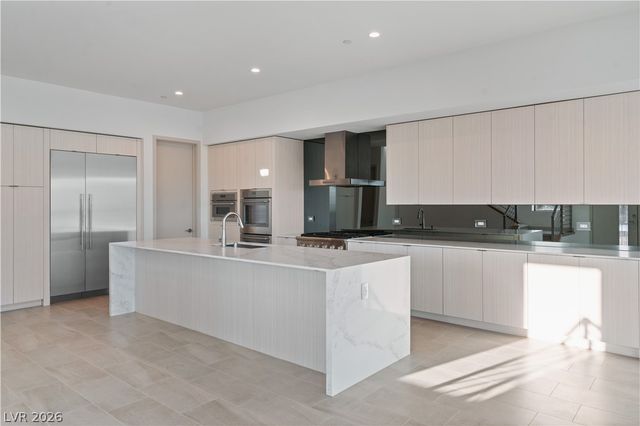 66 Lakefront Drive, Henderson, NV 89011