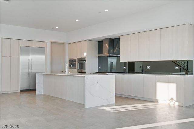 66 Lakefront Drive, Henderson, NV 89011