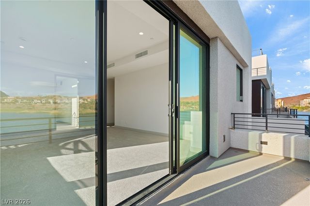 66 Lakefront Drive, Henderson, NV 89011