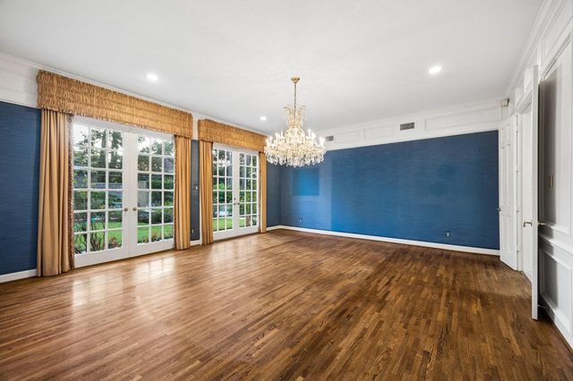 10 Stillforest Street, Piney Point Village, TX 77024