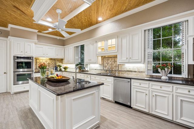 10 Stillforest Street, Piney Point Village, TX 77024