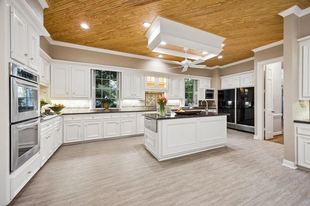 10 Stillforest Street, Piney Point Village, TX 77024