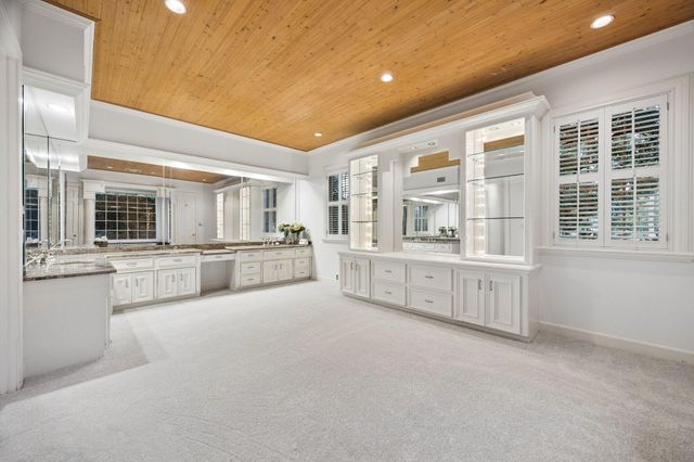 10 Stillforest Street, Piney Point Village, TX 77024