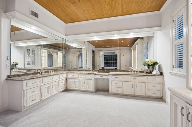 10 Stillforest Street, Piney Point Village, TX 77024