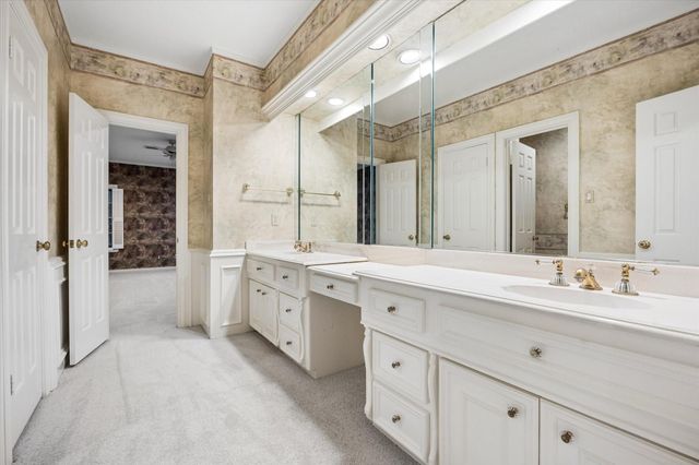 10 Stillforest Street, Piney Point Village, TX 77024