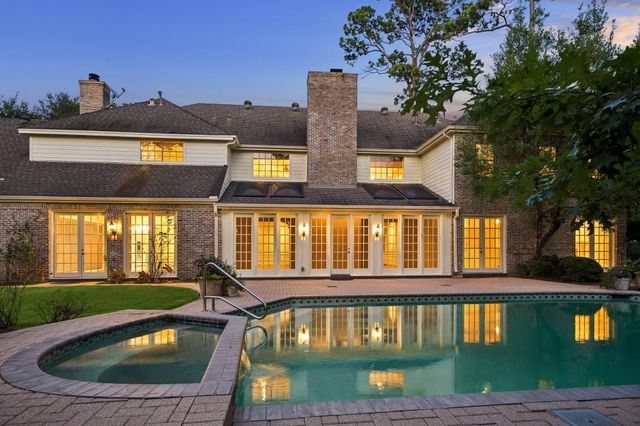 10 Stillforest Street, Piney Point Village, TX 77024