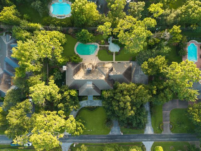 10 Stillforest Street, Piney Point Village, TX 77024