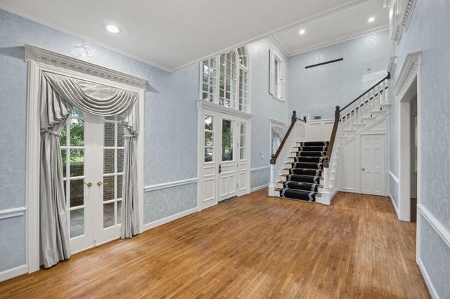 10 Stillforest Street, Piney Point Village, TX 77024