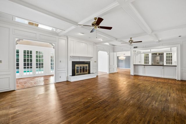 10 Stillforest Street, Piney Point Village, TX 77024