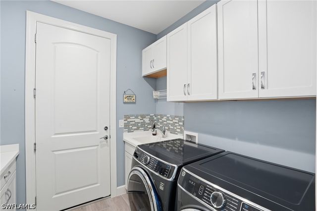 8876 Spotted Towhee DR, Naples, FL 34120