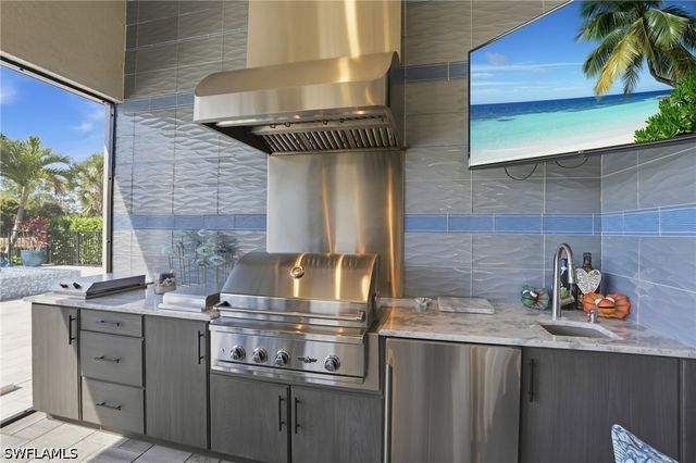 8876 Spotted Towhee DR, Naples, FL 34120