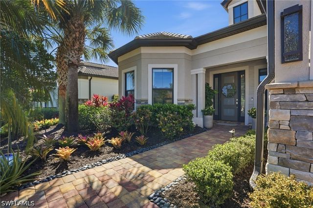 8876 Spotted Towhee DR, Naples, FL 34120