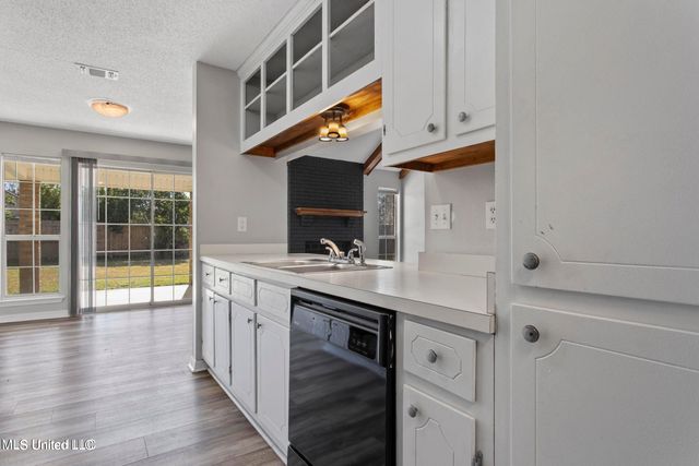 987 Bluff Ridge, Biloxi, MS 39532