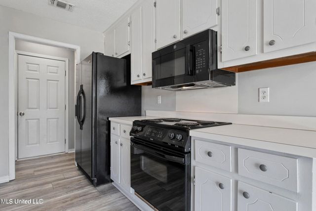 987 Bluff Ridge, Biloxi, MS 39532