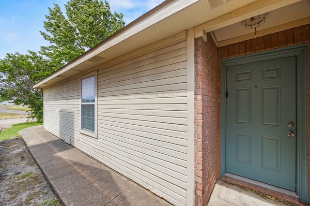 4715 Clover Haven Street, Dallas, TX 75227