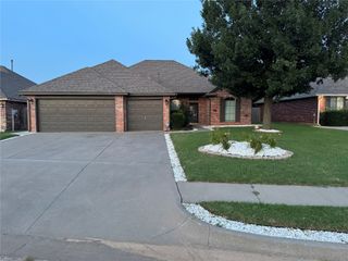 10504 Walnut Hollow Drive, Oklahoma City, OK 73162