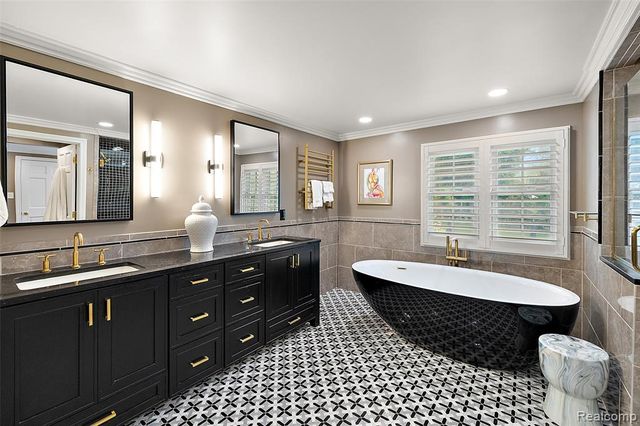 232 Guilford Road, Bloomfield Hills, MI 48304