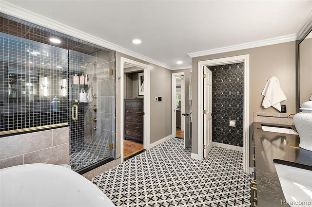 232 Guilford Road, Bloomfield Hills, MI 48304