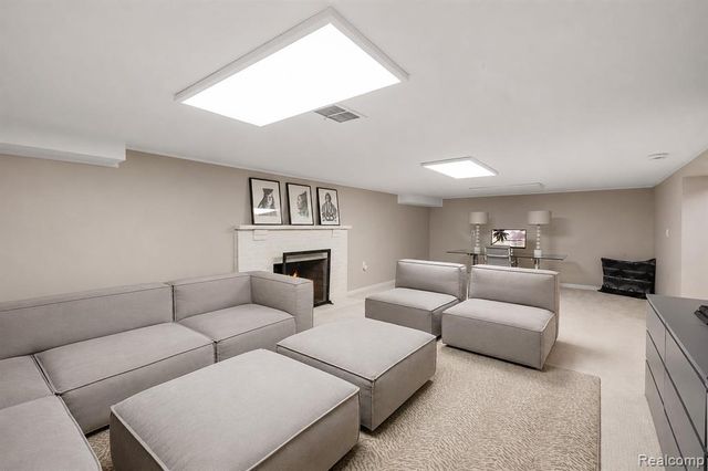 232 Guilford Road, Bloomfield Hills, MI 48304