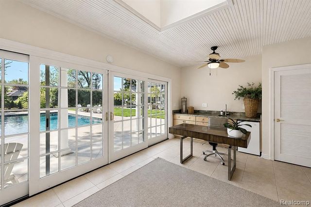 232 Guilford Road, Bloomfield Hills, MI 48304