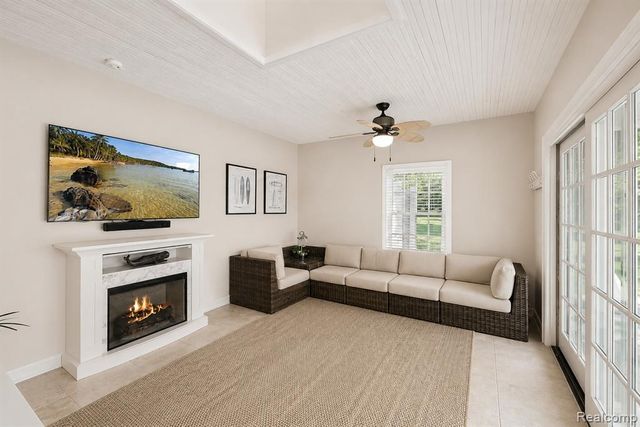 232 Guilford Road, Bloomfield Hills, MI 48304