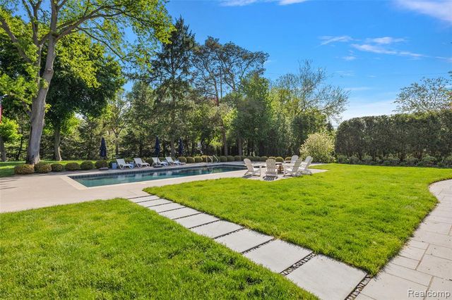 232 Guilford Road, Bloomfield Hills, MI 48304