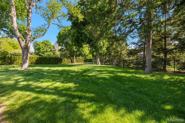 232 Guilford Road, Bloomfield Hills, MI 48304