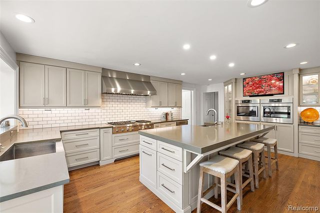 232 Guilford Road, Bloomfield Hills, MI 48304