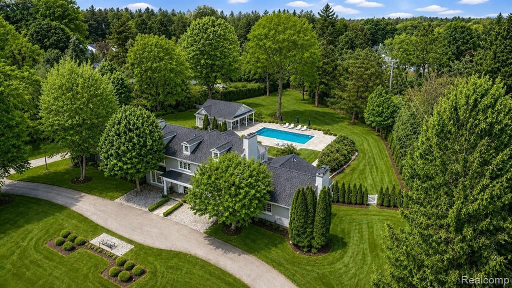232 Guilford Road, Bloomfield Hills, MI 48304