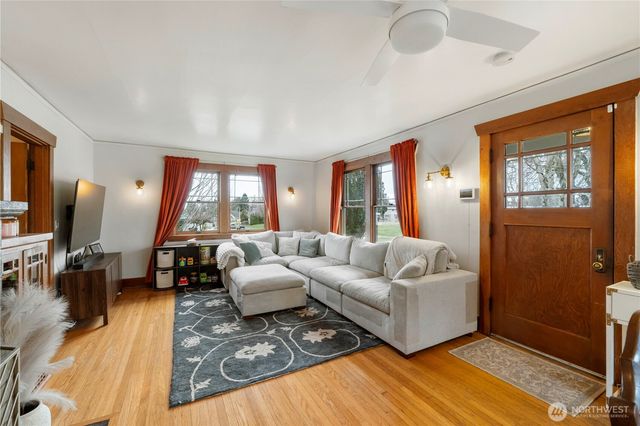 1730 Hillcrest Avenue, Enumclaw, WA 98022