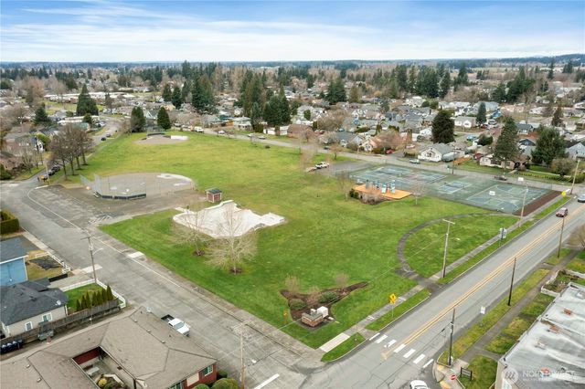 1730 Hillcrest Avenue, Enumclaw, WA 98022